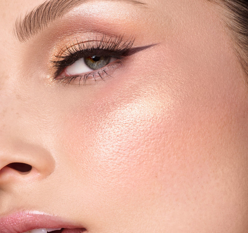 Overreaction Holographic Liquid Highlighter - Image 4 out of 13