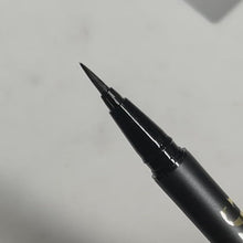 MAKE IT BIG  BRUSH-TIP LIQUID LINER