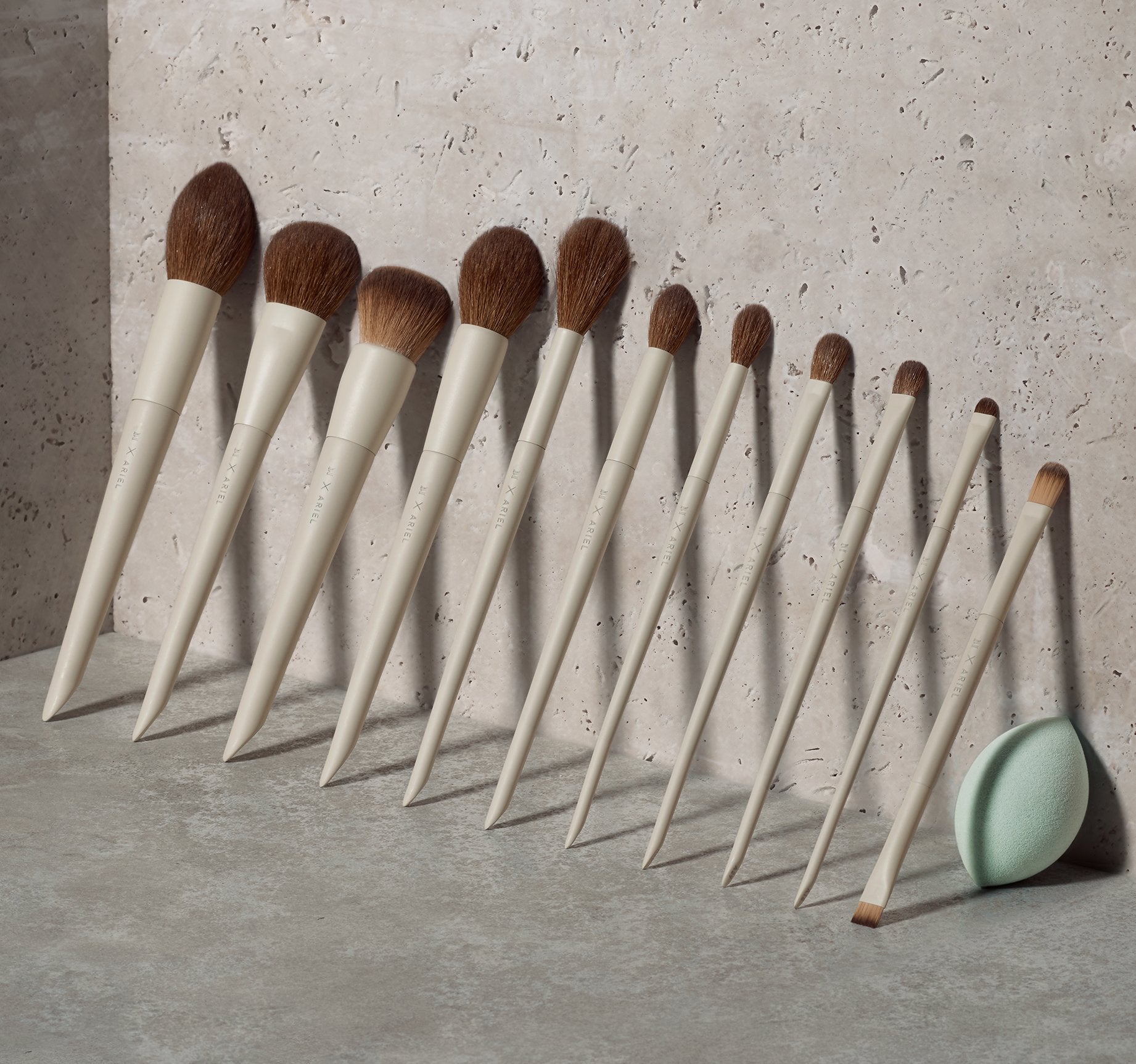 Signature Look 12-Piece Face & Eye Brush Set - Image 3