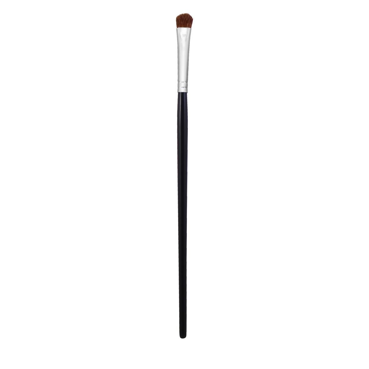 M210 Small Chisel Fluff Eyeshadow Brush - Image 1